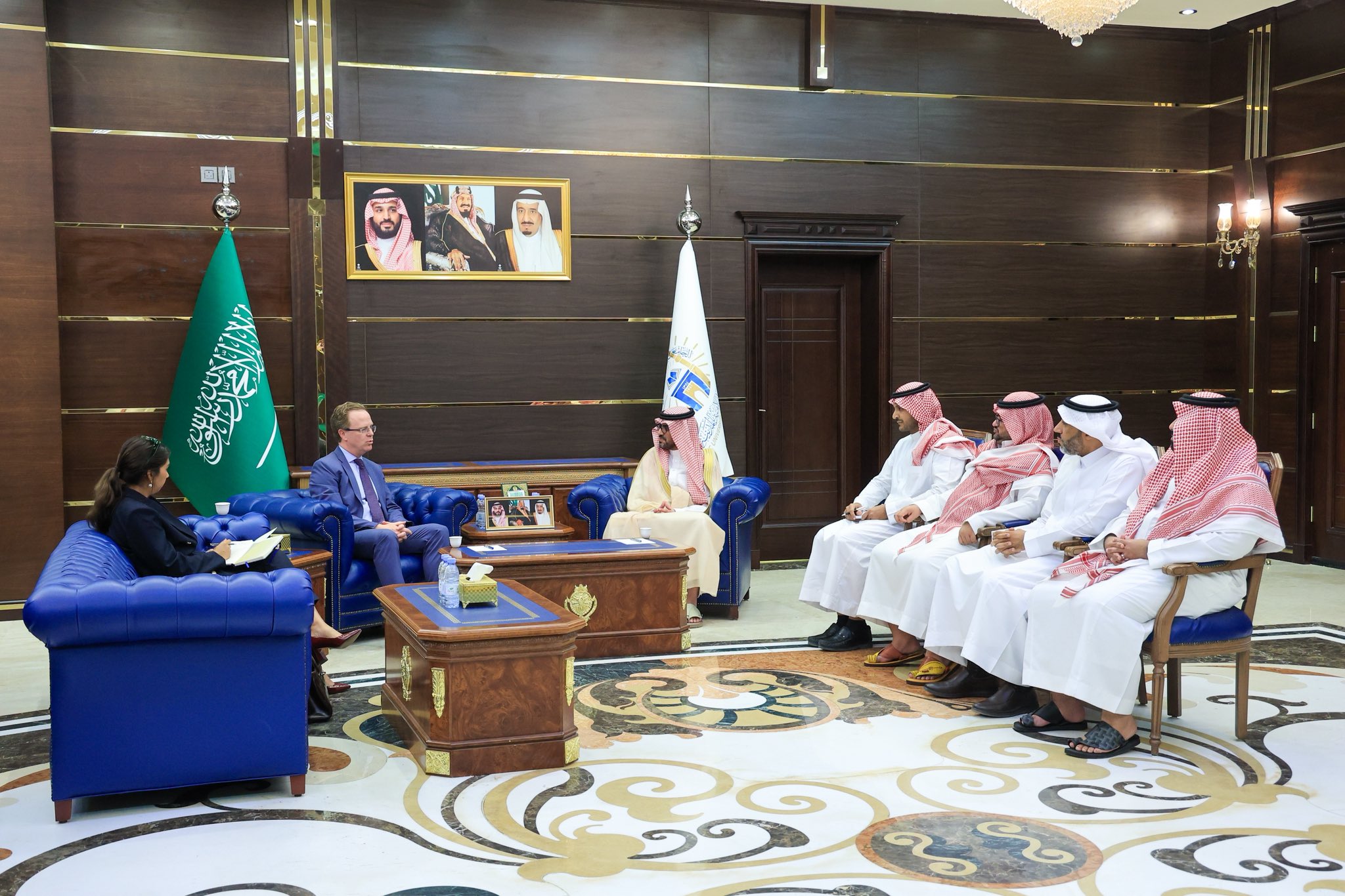 رئيس الجامعة الإسلامية يستقبل السفير الكندي